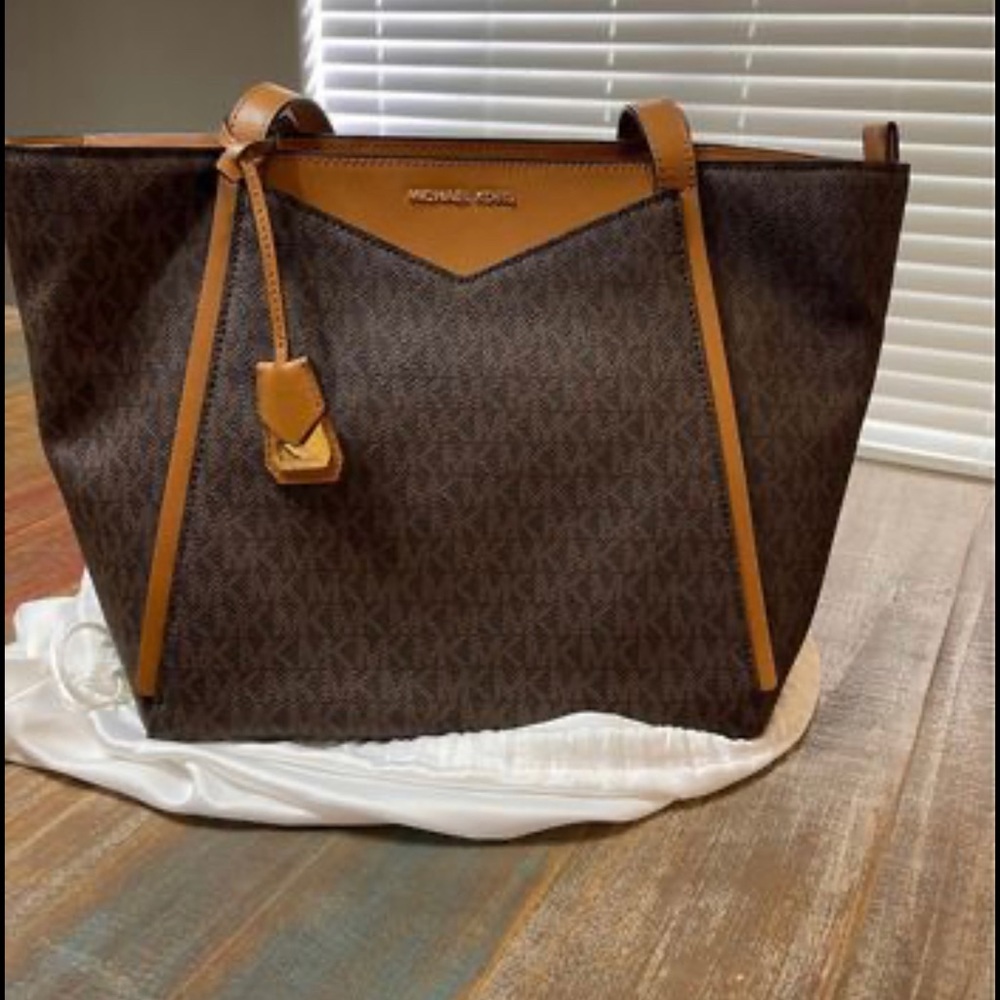 MK purse. Like new. Dark Brown with Tan. Medium size. If listed, it’s available.